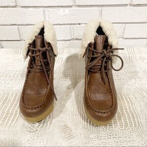 Forever 21 Faux fur lined lacewedge ankle booties